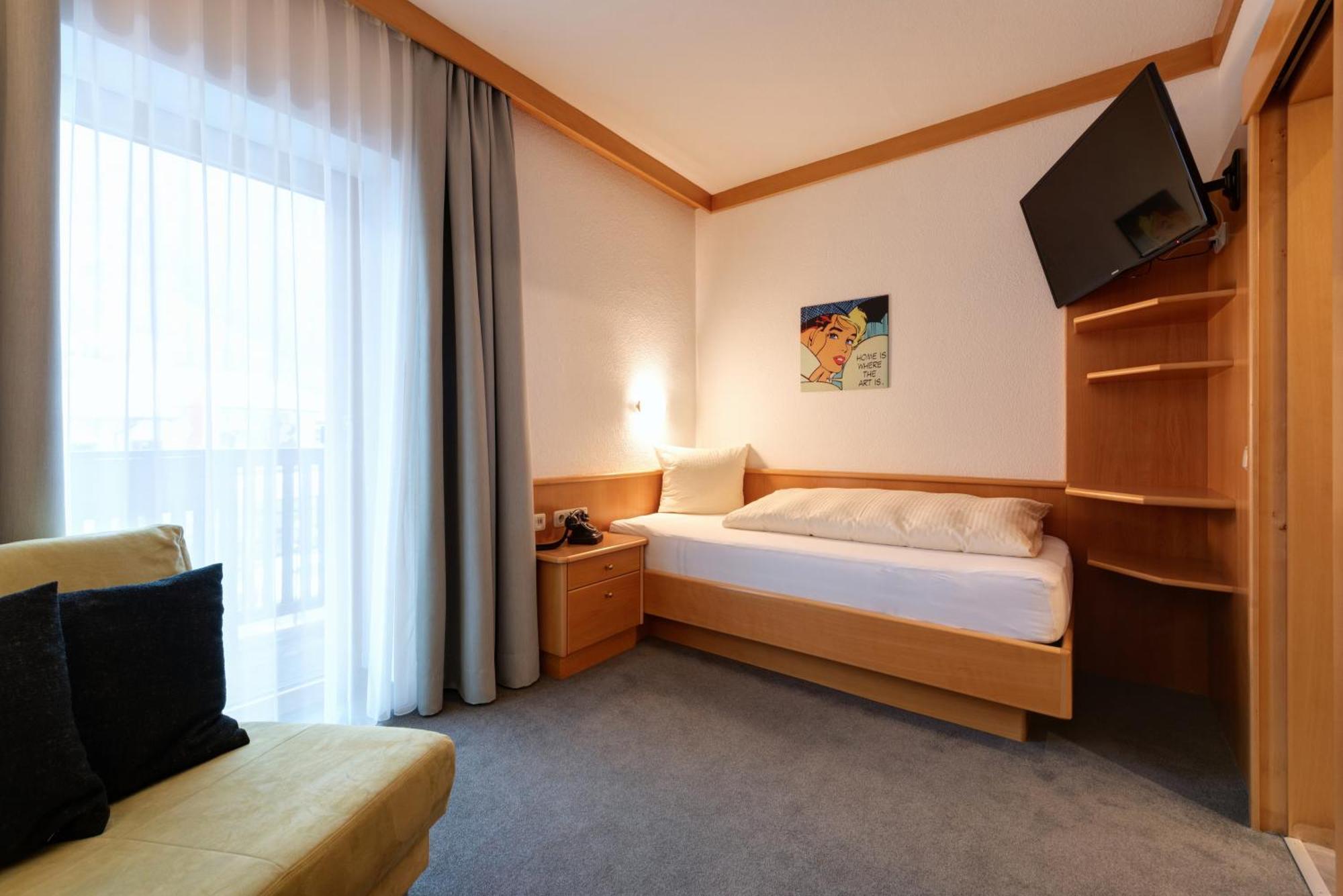 سانكت أنتون ام ارلبرغ Hotel Pension Kirchplatz الغرفة الصورة